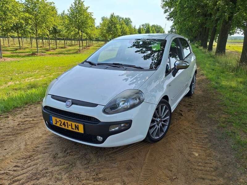 Gebruikt 2011 Fiat Punto Sport Hatchback | € 6.150 (Duur) - Afbeelding 1/4