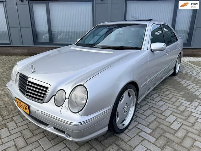 Occasion Mercedes E55 AMG AMG 354 PK (260 kW) 2001 Grijs (metallic) Sedan