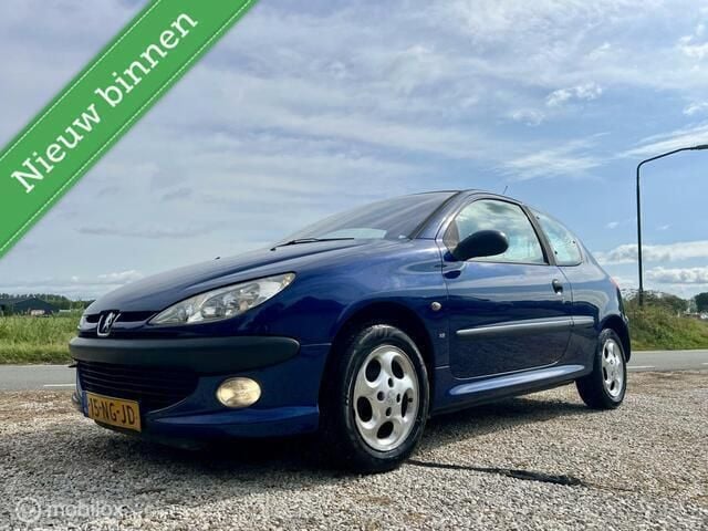 Blauw Gebruikt 2003 Peugeot 206 Premium Hatchback | € 1.250 (Eerlijke prijs) - Afbeelding 1/4