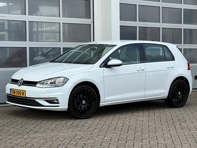 Wit Occasion 2018 VW Golf VII Comfortline Hatchback | € 11.445 (Goede deal) - Afbeelding 1/4
