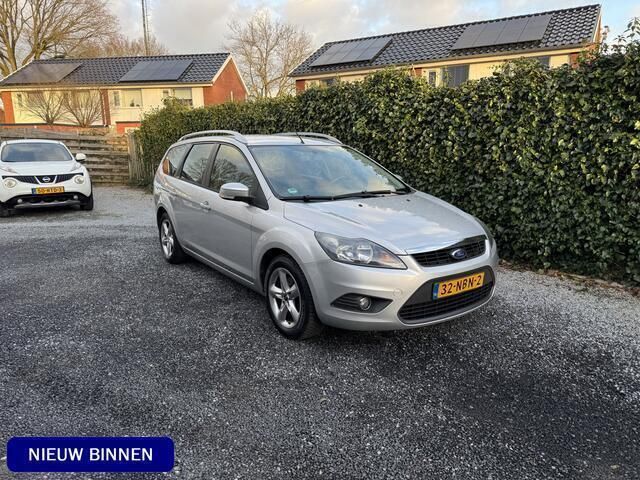 Grijs, metallic lak Gebruikt 2010 Ford Focus Stationwagen | € 2.445 (Eerlijke prijs) - Afbeelding 1/4