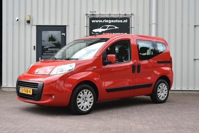 Rood Gebruikt 2012 Fiat Qubo Trekking MPV | € 5.750 - Afbeelding 1/4