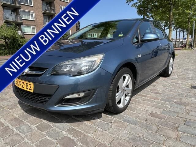 Blauw Gebruikt 2013 Opel Astra Edition Hatchback | € 4.950 (Eerlijke prijs) - Afbeelding 1/4