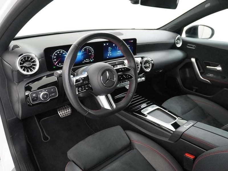 Occasion Mercedes A250 AMG line 218 PK (160 kW) 2024 Wit Hatchback