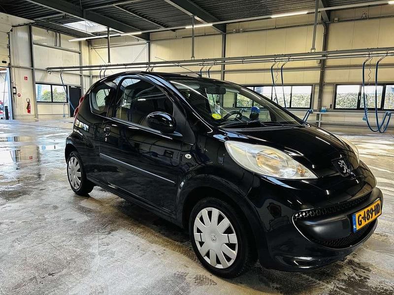 Zwart Gebruikt 2006 Peugeot 107 Filou Hatchback | € 1.699 (Eerlijke prijs) - Afbeelding 1/4