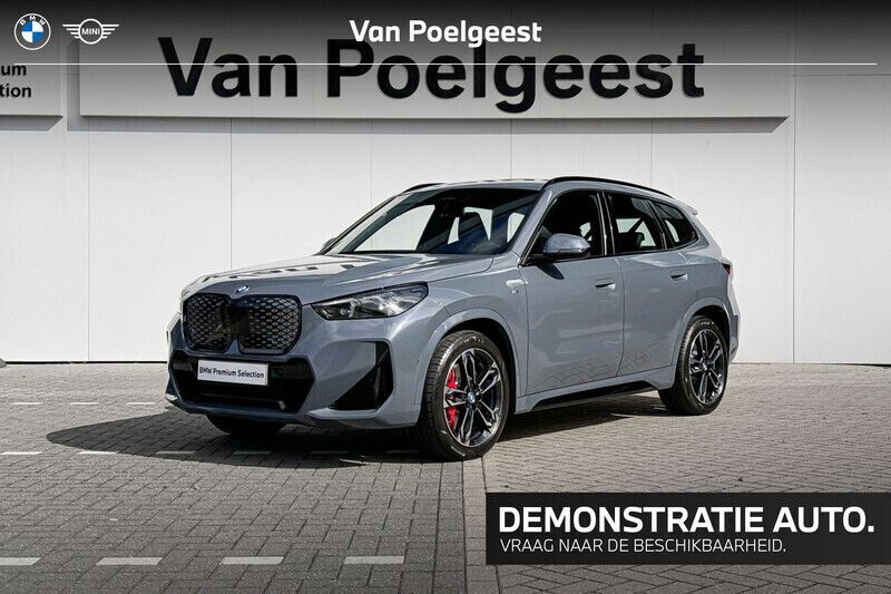Grijs, metallic lak Gebruikt 2025 BMW iX1 Comfort Edition SUV | € 44.900 - Afbeelding 1/4
