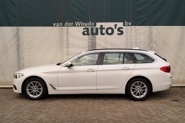 Wit Gebruikt 2019 BMW 520 Executive Stationwagen | € 24.900 (Super prijs) - Afbeelding 1/4