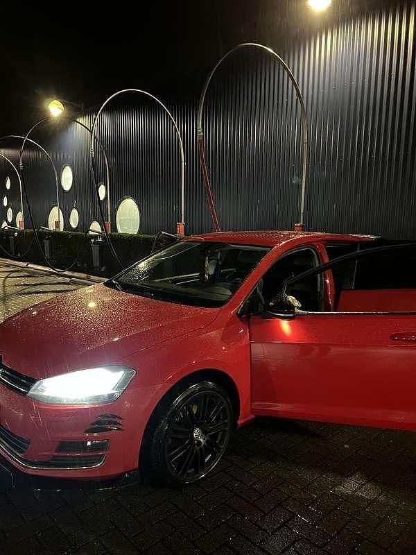 Rood Gebruikt 2014 VW Golf VII Highline Stationwagen | € 9.500 (Duur) - Afbeelding 1/4