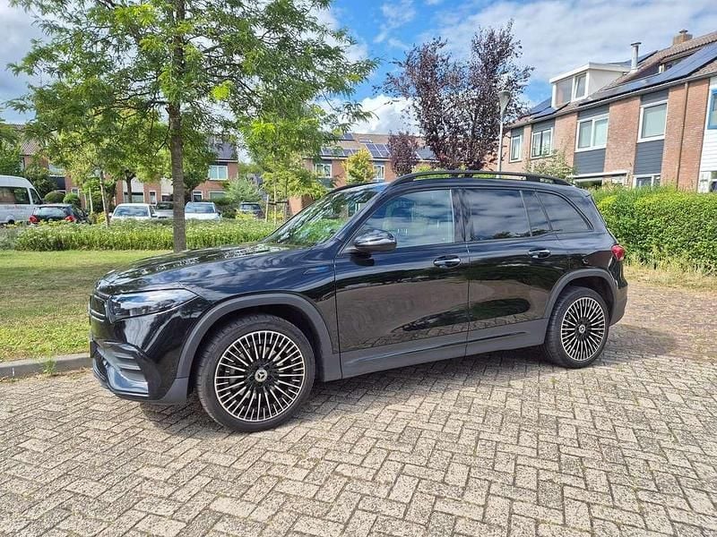 Zwart Gebruikt 2022 Mercedes EQB250 AMG line SUV | € 47.999 - Afbeelding 1/4