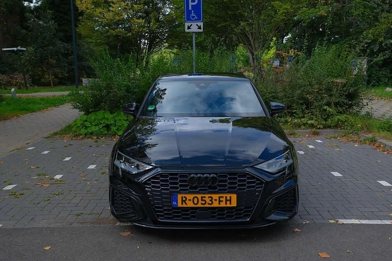 Zwart Gebruikt 2021 Audi A3 S-Line Sedan | € 27.500 (Super prijs) - Afbeelding 1/4
