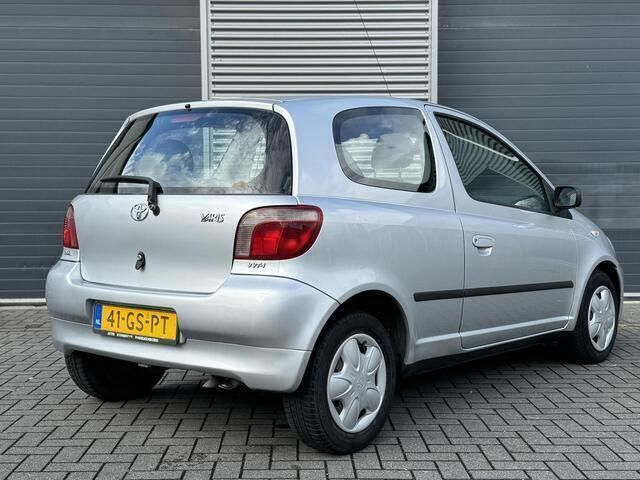 Occasion Toyota Yaris Sol 86 PK (63 kW) 2001 Grijs Hatchback