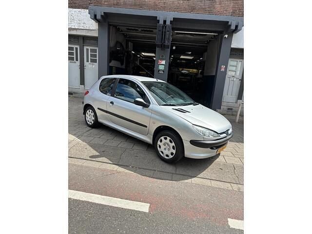 Grijs Gebruikt 2004 Peugeot 206 Hatchback | € 1.100 (Eerlijke prijs) - Afbeelding 1/4