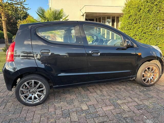 Zwart Gebruikt 2010 Nissan Pixo Acenta Hatchback | € 1.749 (Eerlijke prijs) - Afbeelding 1/4