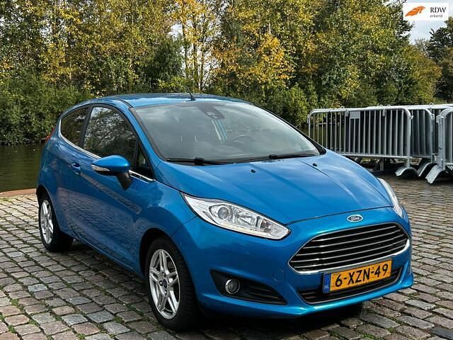 Blauw Gebruikt 2014 Ford Fiesta Titanium Hatchback | € 5.999 (Eerlijke prijs) - Afbeelding 1/4