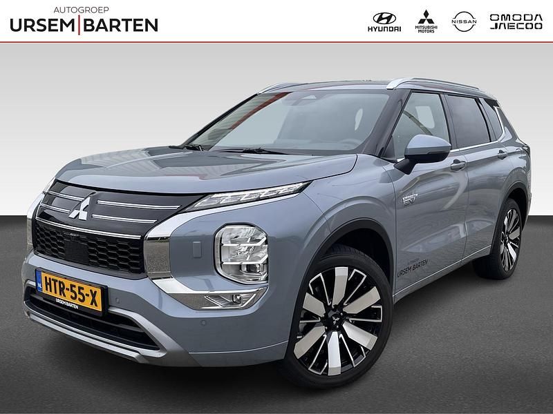 Grijs Gebruikt 2025 Mitsubishi Outlander P-HEV Instyle SUV | € 54.930 - Afbeelding 1/4