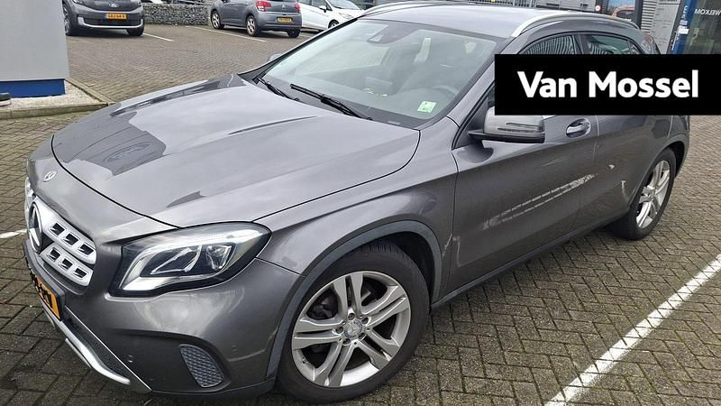 Grijs Gebruikt 2017 Mercedes GLA180 Premium SUV | € 18.845 (Goede deal) - Afbeelding 1/4