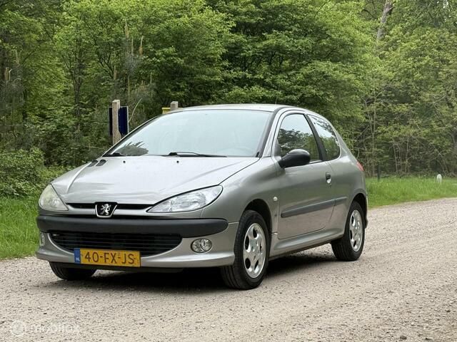 Grijs Gebruikt 2000 Peugeot 206 Hatchback | € 999 (Goede deal) - Afbeelding 1/4
