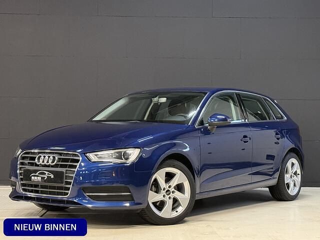 Blauw Gebruikt 2015 Audi A3 Sportback Attraction Hatchback | € 12.800 (Eerlijke prijs) - Afbeelding 1/4