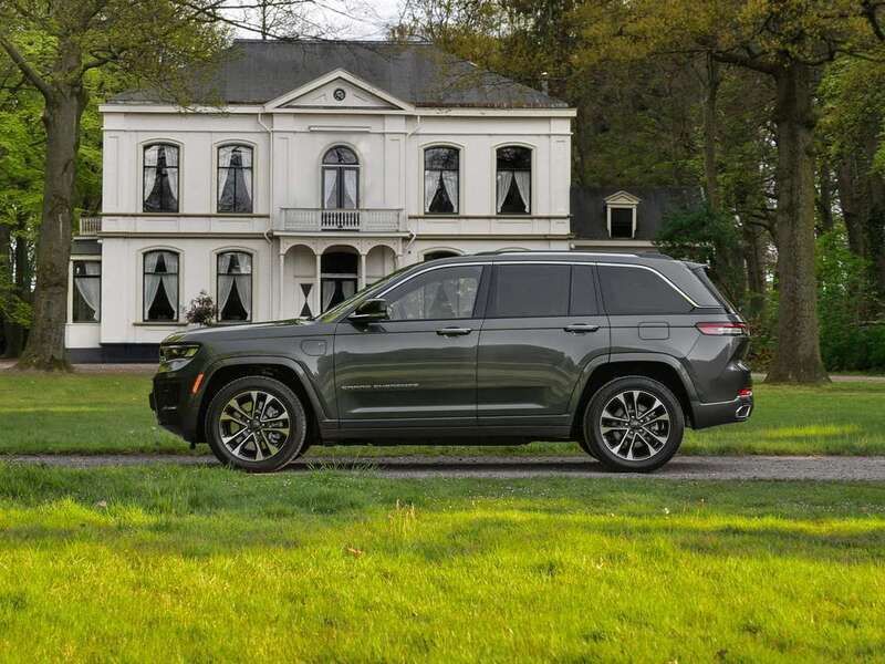 Grijs, metallic lak Gebruikt 2023 Jeep Grand Cherokee Overland SUV | € 79.900 (Goede deal) - Afbeelding 1/4