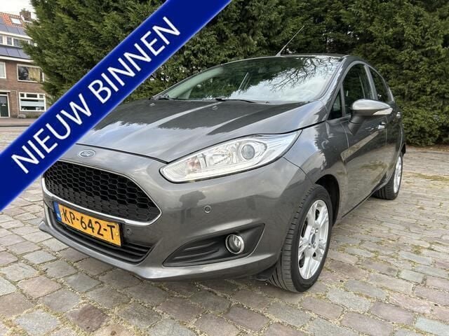 Grijs Gebruikt 2016 Ford Fiesta Style Hatchback | € 5.950 (Eerlijke prijs) - Afbeelding 1/4