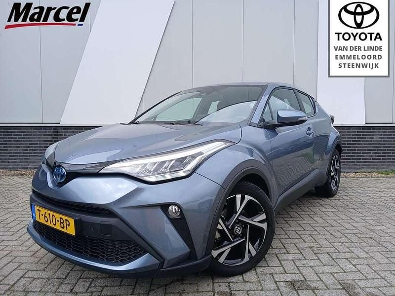 Grijs Gebruikt 2023 Toyota C-HR SUV | € 27.900 (Eerlijke prijs) - Afbeelding 1/3
