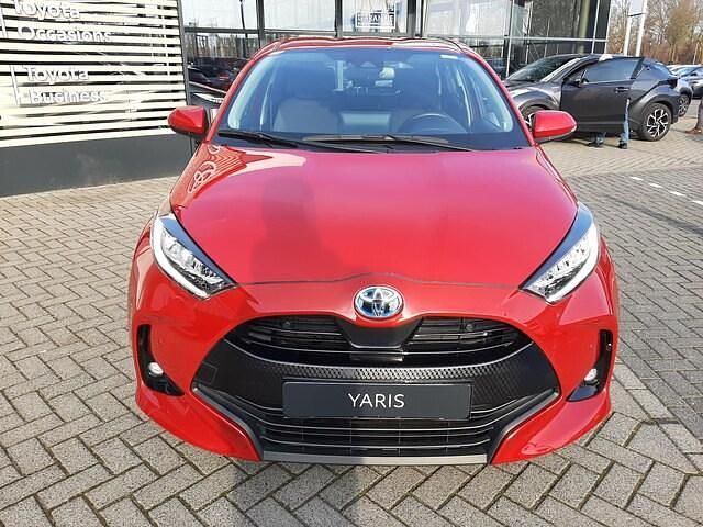 Occasion Toyota Yaris Hybrid Business Edition 116 PK (85 kW) 2023 Rood Hatchback