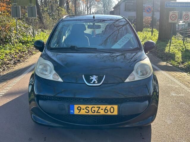 Occasion Peugeot 107 68 PK (50 kW) 2005 Zwart, metallic lak Hatchback