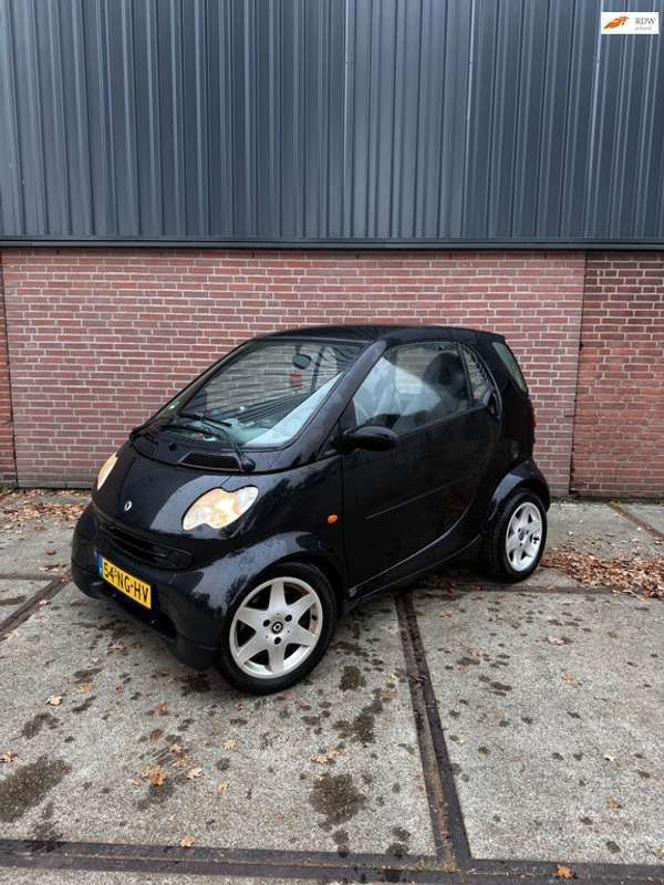 Zwart Gebruikt 2003 Smart ForTwo Coupé Pure Hatchback | € 1.199 (Eerlijke prijs) - Afbeelding 1/4