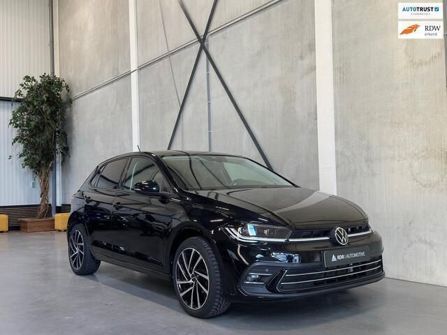 Zwart, metallic lak Gebruikt 2022 VW Polo R-line Hatchback | € 21.650 (Goede deal) - Afbeelding 1/4