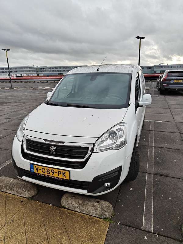 Gebruikt 2018 Peugeot Partner Premium MPV | € 9.700 (Iets duurder) - Afbeelding 1/4