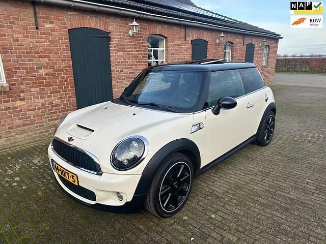 Wit Gebruikt 2010 Mini Cooper S Chili Hatchback | € 7.500 (Eerlijke prijs) - Afbeelding 1/4