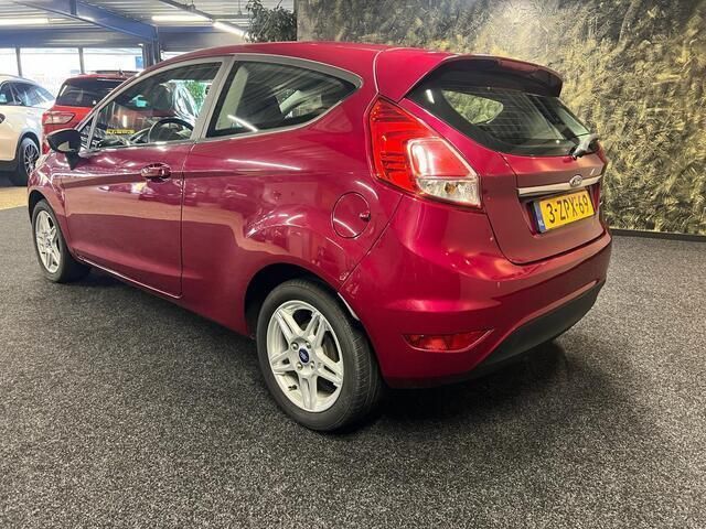 Occasion Ford Fiesta Titanium 80 PK (58 kW) 2015 Rood Hatchback