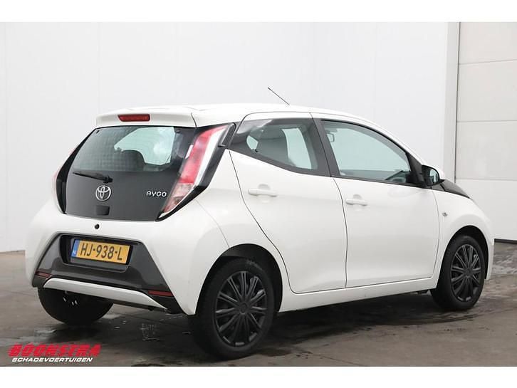 Occasion Toyota Aygo X-play 69 PK (50 kW) 2015 Wit Hatchback
