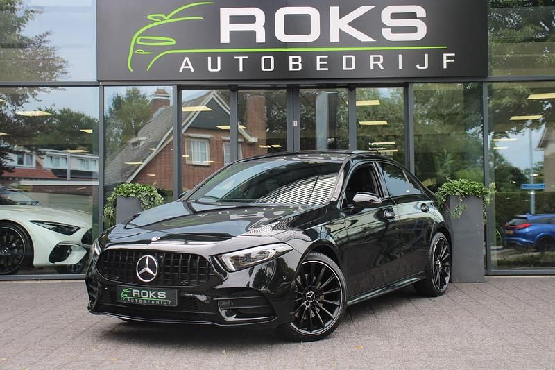 Zwart Gebruikt 2021 Mercedes A250 Business Sedan | € 30.750 (Eerlijke prijs) - Afbeelding 1/4