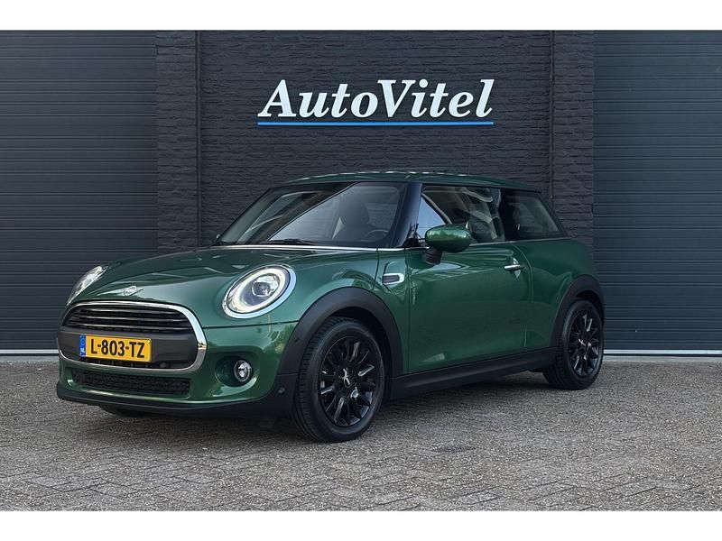 Groen, metallic lak Gebruikt 2020 Mini ONE Chili Hatchback | € 19.945 (Eerlijke prijs) - Afbeelding 1/4