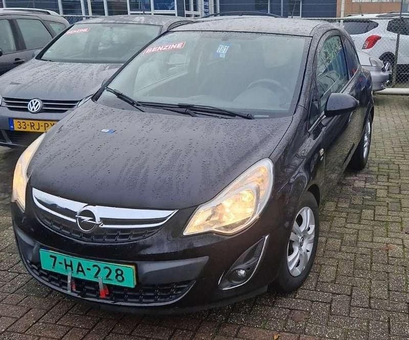 Zwart Gebruikt 2011 Opel Corsa Edition MPV | € 3.500 (Eerlijke prijs) - Afbeelding 1/2