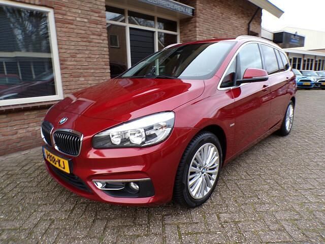 Rood Occasion 2015 BMW 218 M Sport Stationwagen | € 11.900 (Iets duurder) - Afbeelding 1/4