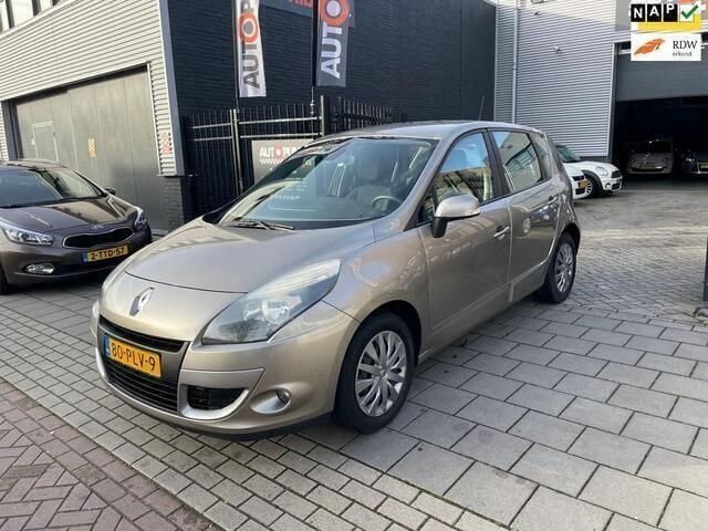 Beige Gebruikt 2011 Renault Scénic III Expression MPV | € 5.999 - Afbeelding 1/4