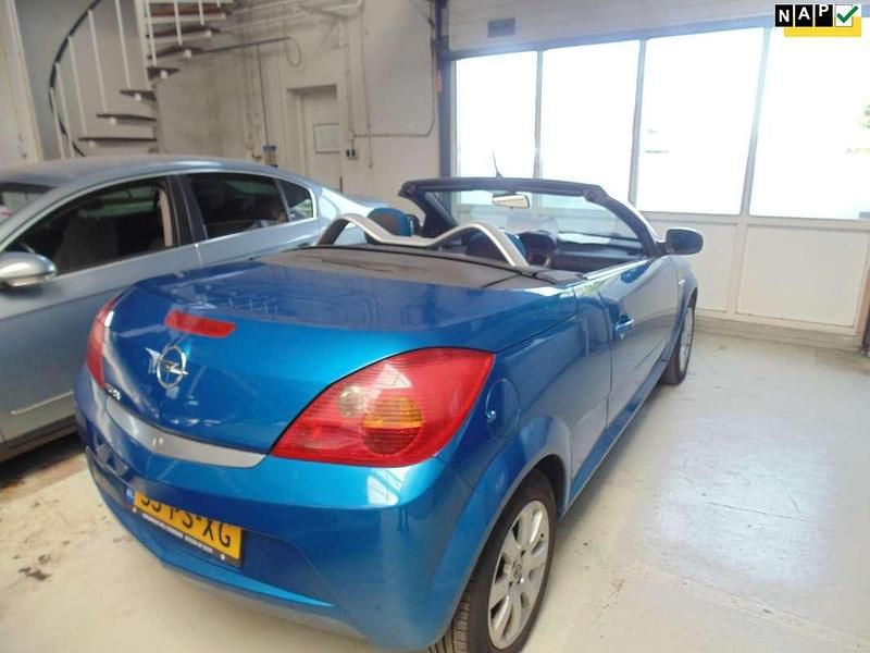 Blauw, metallic lak Gebruikt 2004 Opel Tigra Cabriolet | € 2.899 (Eerlijke prijs) - Afbeelding 1/4