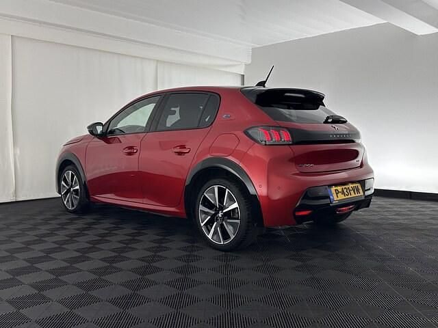 Occasion Peugeot e-208 GT 100 kW (136 PK) 2022 Rood (metallic) Hatchback