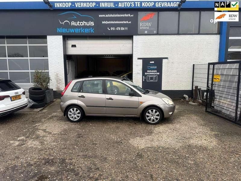 Occasion Ford Fiesta Ghia 80 PK (58 kW) 2003 Grijs Hatchback