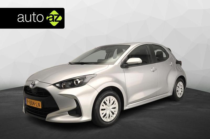 Grijs Occasion 2022 Toyota Yaris Hybrid Active Hatchback | € 19.900 (Goede deal) - Afbeelding 1/4