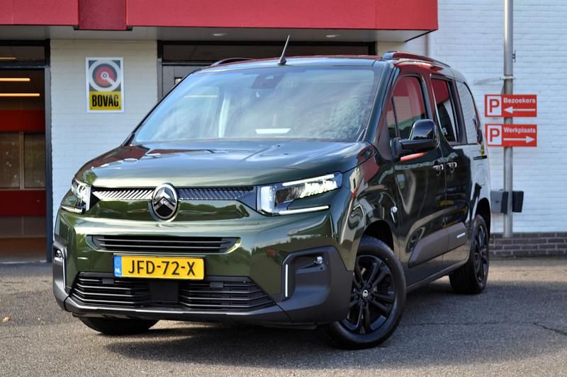 Groen Nieuw 2025 Citroën Berlingo Style MPV | € 36.450 - Afbeelding 1/4