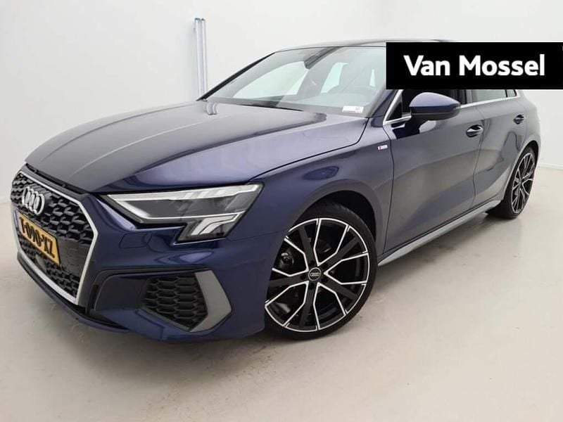 Blauw Gebruikt 2023 Audi A3 Sportback S-Line Hatchback | € 31.900 (Eerlijke prijs) - Afbeelding 1/3