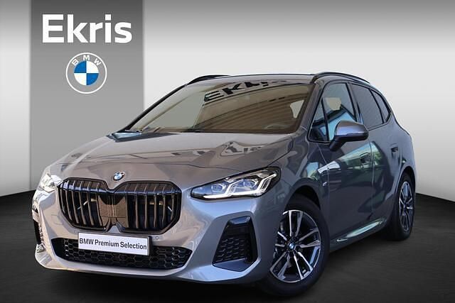 Grijs Nieuw 2025 BMW 220 M Sport Stationwagen | € 57.249 - Afbeelding 1/4