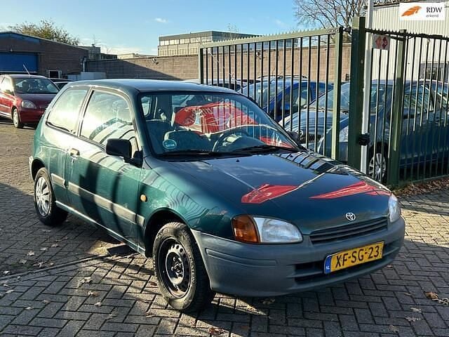 Groen Gebruikt 1998 Toyota Starlet XLi Hatchback | € 1.499 (Eerlijke prijs) - Afbeelding 1/4