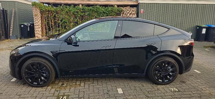 Gebruikt 2024 Tesla Model Y RWD SUV | € 36.999 (Eerlijke prijs) - Afbeelding 1/4