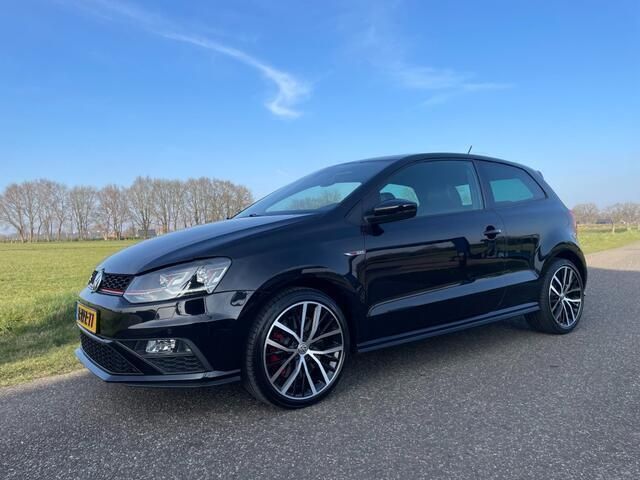 Zwart Gebruikt 2015 VW Polo Hatchback | € 11.900 (Eerlijke prijs) - Afbeelding 1/4
