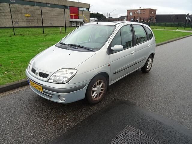 Grijs Gebruikt 2002 Renault Scénic Dynamique MPV | € 995 (Goede deal) - Afbeelding 1/4