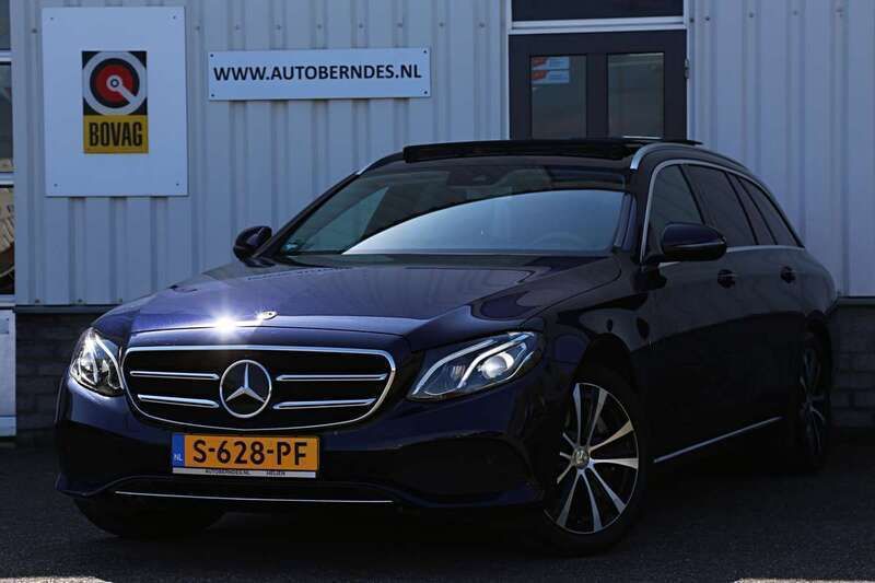 Blauw, metallic lak Gebruikt 2019 Mercedes E300 Premium Plus Stationwagen | € 29.900 - Afbeelding 1/4